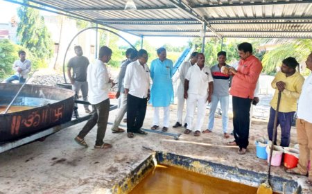 स्वयंरोजगार निर्मितीसाठी युवकांनी पुढे यावे, वकीलवस्ती येथील गुळ प्रकल्पास हर्षवर्धन पाटील यांनी दिली भेट