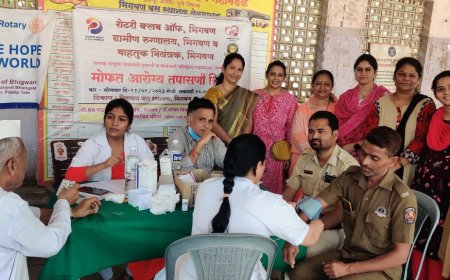 भिगवण मध्ये एस टी चालक वाहकांसह प्रवाशांची मोफत आरोग्य तपासणी
