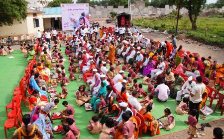 निमगांव केतकीतील जिल्हा परिषद शाळेत साजारा झाला "आजी-आजोबां"चा दिवस