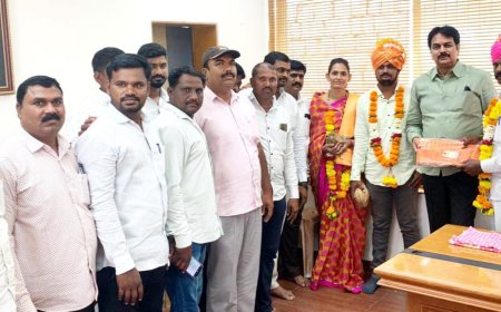 गोंदी-ओझरे ग्रुप ग्रामपंचायतीच्या 3 नूतन पदाधिकाऱ्यांचा हर्षवर्धन पाटील यांचे हस्ते सत्कार 