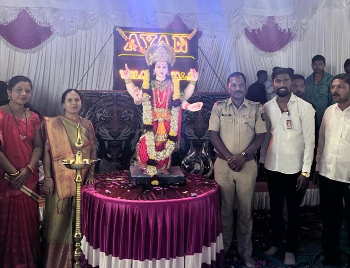 इंदापूरात शिवशंभो प्रतिष्ठान कडून भव्य दांडीया महोत्सव