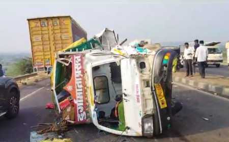 पुणे सोलापूर मार्गावर पोंधवडी हद्दीत छोटा हत्तीला अपघात ; दहा महिन्याच्या चिमुकलीचा जागीच मृत्यू