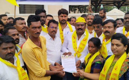 भांडगांव घटनेच्या निषेधार्थ इंदापूरात जय मल्हार क्रांती संघटनेचा तहसील कार्यालयावर निषेध मोर्चा