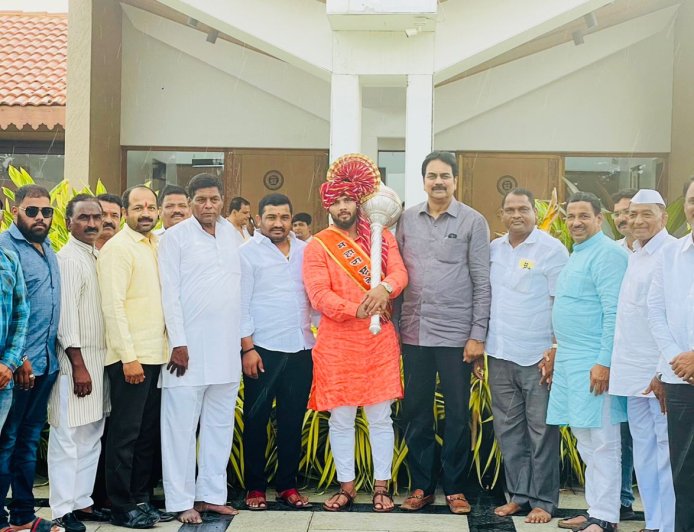 महाराष्ट्र केसरी सिकंदर शेखचा माजी मंत्री भाजप नेते हर्षवर्धन पाटील यांच्या हस्ते झाला सन्मान