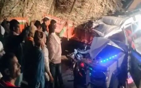 मारुतीरायाचे दर्शन करुन ते परतत होते तोच काळाने घाला घातला, तिघांचा जागीच मृत्यू - क्रुझर गाडी जेसीबीने बाहेर काढावी लागली