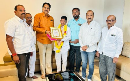 महाराष्ट्र राज्य डेअरी असोसिएशनच्या अध्यक्षपदी बेलवाडीचे शहाजी शिंदे,हर्षवर्धन पाटील यांनी केला सन्मान 