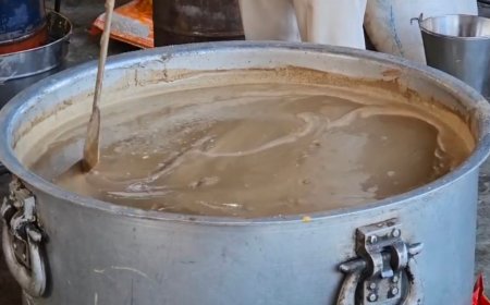 ना दारू ना मटन अहमदनगरच्या आगडगावला थर्टी फर्स्ट ला आमटी भाकरीचा बेत ! हा आदर्श इतरही गावांनी घ्यावा