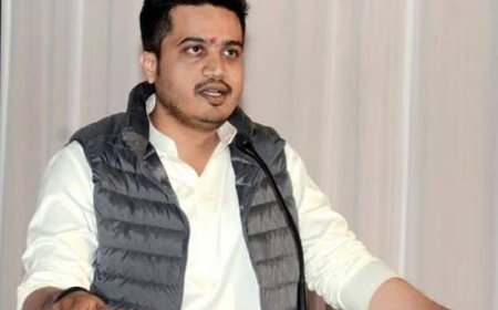 रोहित पवारांची राष्ट्रवादीच्या शिबिराला दांडी ; चर्चा रंगताच म्हणाले…