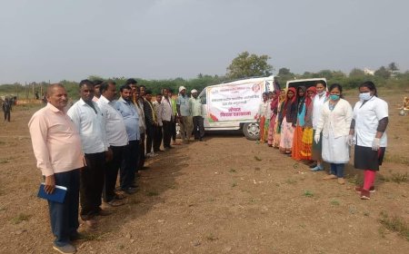 शंकरराव पाटील प्राथमिक आरोग्य केंद्राकडून बावडा गावातील 101 ऊसतोड मजुरांची आरोग्य तपासणी 