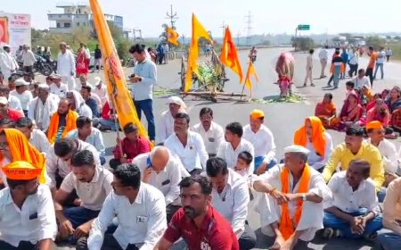 सकल मराठा समाजाच्या वतीने पुणे सोलापूर मार्गावर हिंगणगावात रस्ता रोको