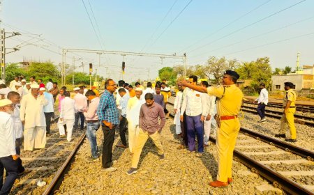 बिग ब्रेकिंग | भिगवणला बेंगलोर दिल्ली एक्सप्रेस आंदोलकांनी रोखून धरली