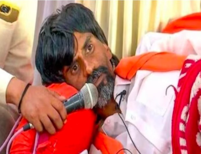 मनोज जरांगेंच्या नाकातून रक्तस्त्राव, उपचार करणाऱ्या डॉक्टरांना हकलवून दिलं