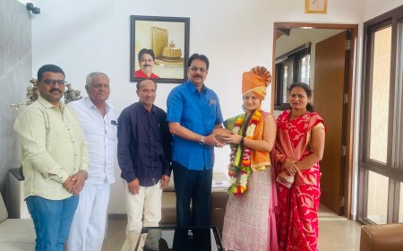 भारतातील पहिल्या महिला डेक अधिकारी सिमरन थोरातांचा हर्षवर्धन पाटलांकडून सन्मान 