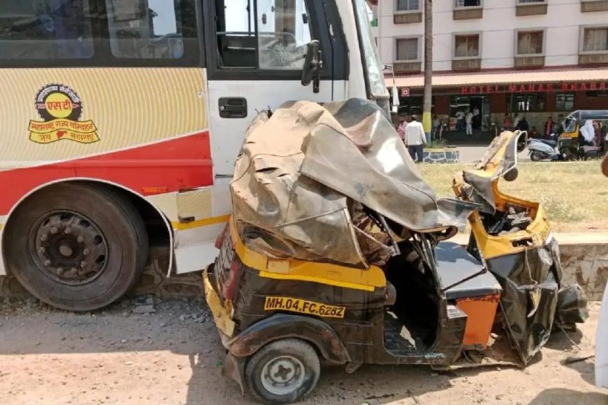ACCIDENT ऑटो रिक्शा आणि शिवशाहीच्या भीषण अपघातात  रिक्षाचा चुराडा ! तिघांचा मृत्यू