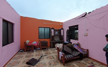 बारामतीच्या बाबुर्डीत अवकाळीने नुकसान,घराचे पत्रे उडाले विजेचे खांबही जमिनीवर आडवे