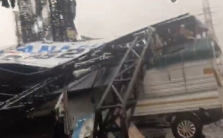 ब्रेकिंग | मुंबईनंतर पिंपरी चिंचवडमध्ये मोठं होर्डिंग कोसळलं !