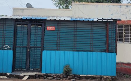 बिग ब्रेकिंग |  विजेच्या धक्क्याने एकाच कुटुंबातील तिघांचा मृत्यू ,दौंडच्या दापोडीतील घटना