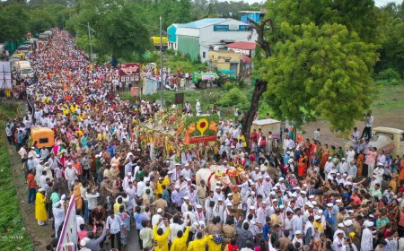 सुप्रिया सुळे आणि सुनेत्रा पवारांनी एकत्र आरती करणं टाळलं,बारामतीत झाली संत तुकोबारायांची महाआरती