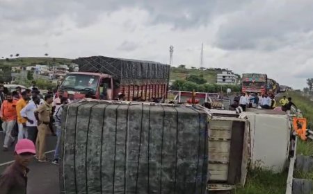 इंदापूरात भिगवणमध्ये पिकअप पलटली,चालक गंभीर जखमी