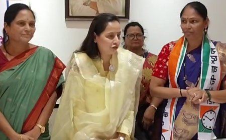 मंत्री अदिती तटकरे यांची  बारामतीत राष्ट्रवादी काँग्रेसच्या शहर कार्यालयास भेट ! उपस्थित महिलांशी  साधला संवाद