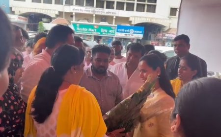 मंत्री अदिती तटकरेंची बारामतीत मुख्यमंत्री माझी लाडकी बहीण शिवसेनेच्या अभियान कक्षाला भेट