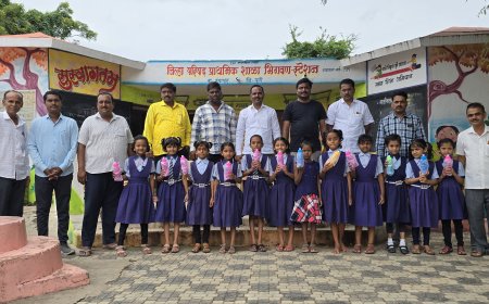 "एक हात मदतीचा" या उपक्रमांतर्गत शिव फाउंडेशनच्या वतीने भिगवण स्टेशन येथे वॉटर बॅगचे वाटप