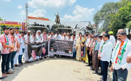 सासवडमध्ये काँग्रेस कमिटीचं निषेध आंदोलन ! आ.संजय गायकवाड  आणि अनिल बोंडेंचा नोंदवला निषेध