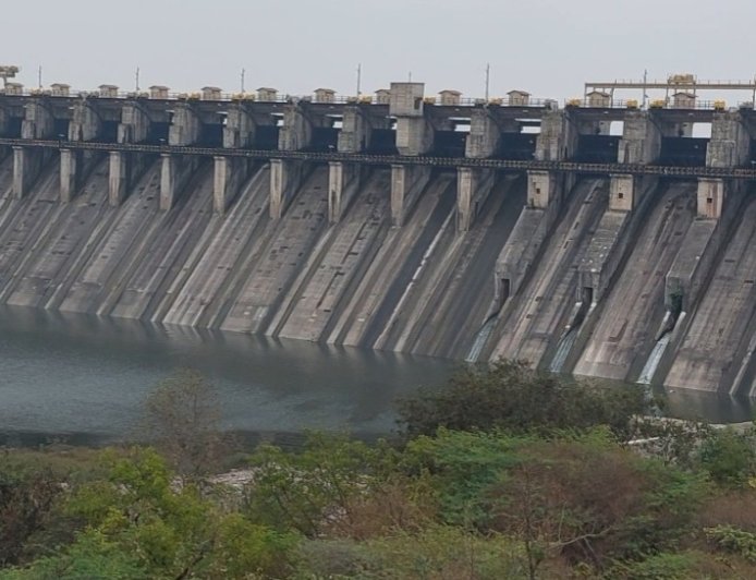 उजनीतून सोलापूरकरांना पिण्यासाठी आवर्तन सोडलं,दहा दिवसात ६ टीएमसी पाणी सोडणार