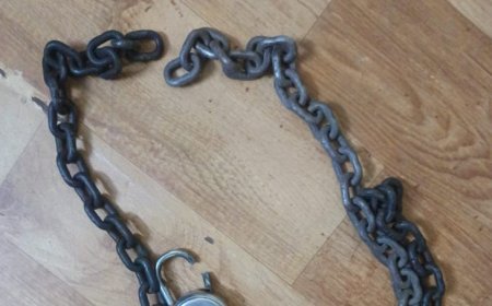 आंतरजातीय विवाह केल्याच्या रागातून पायात साखळदंड बांधून विवाहितेला घरात कोंडले