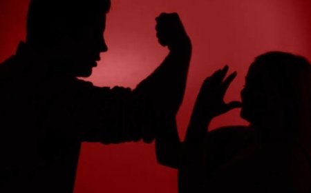 Crime News : प्रेमसंबंधातून त्याने तिच्या कानावर कोयत्याने वार केला, जबड्यापर्यंत गेला