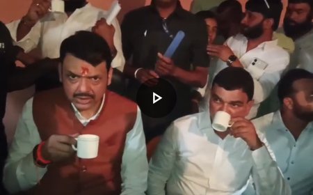 इंदापुरात CM फडणवीसांनी जपली 35 वर्षाची मैत्री ! नगरसेवक असल्यापासून फडणवीस दर्शनाला आल्यावर घेतात राऊतांचा चहा