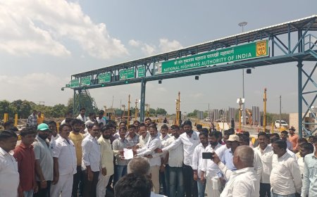 संत तुकाराम महाराज पालखी महामार्गावर काम पूर्ण होण्या अगोदरच टोल वसुली,बावड्यातील टोल वसुलीला नागरिकांचा तीव्र विरोध