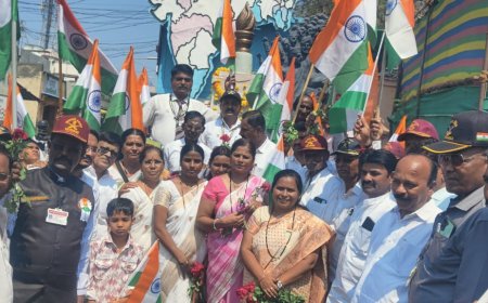 Indapur भारतीय सैन्याचं मनोबल उंचावण्यासाठी पुण्याच्या इंदापुरात तिरंगा रॅली