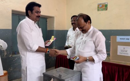 दोघे एकत्र आले अजितदादांनी हात पुढे केला हस्तांदोलन झालं ! मात्र दोघात नक्की काय चर्चा झाली ?