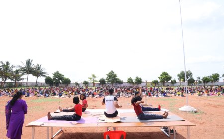 लाखेवाडीच्या जय भवानीगड विकास प्रतिष्ठानमध्ये योगा डे साजरा