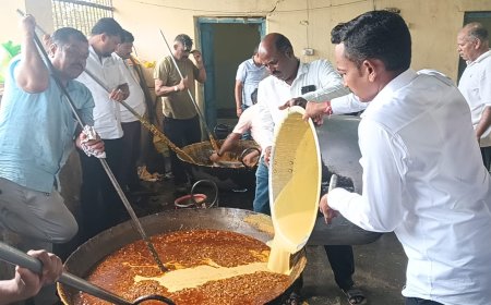 दौंडच्या यवत मध्ये वारकऱ्यांसाठी एक टन पिठलं आणि एक लाख भाकरी ची मेजवानी...