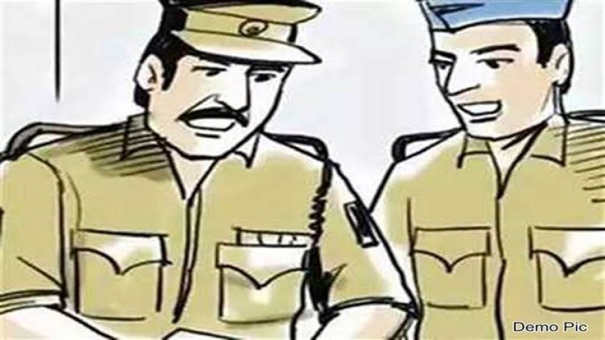 आम्ही पोलिस आहोत एवढ्या रात्री का फिरतोय ? तुझ्यावर कारवाईच करतो ! तिघांनी बांगडी व्यवसायिकाला लुटलं