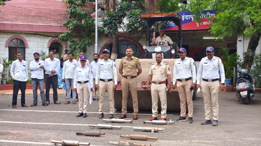 बुलेट राजाला इंदापूर पोलिसांचा दणका, कर्कश्य आवाज करणारे सायलेन्सर थेट बुलडोझर खाली