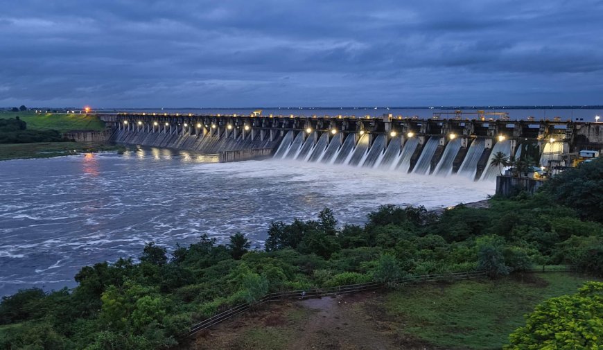 उजनीच्या 16 दरवाज्यातून भीमापात्रात 41 हजार 600 क्युसेकने विसर्ग