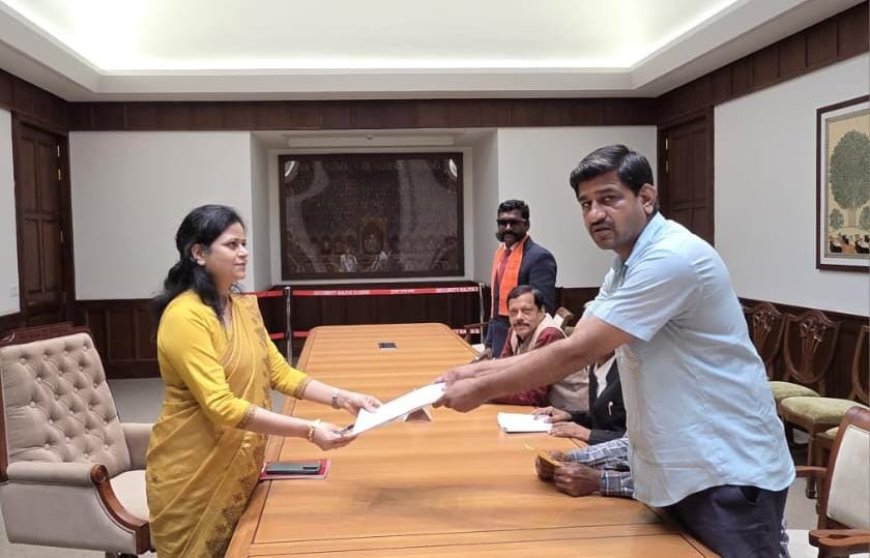 शाब्बास रे पट्ट्या ! दौंड चा उमेश म्हेत्रे पोहोचला दिल्लीत, दाखल केला थेट उपराष्ट्रपती पदाच्या निवडणुकीसाठी अर्ज