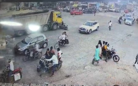 दौंडच्या कुरकुंभमध्ये हायवा डंपरचा थरार...सुदैवानं जखमी विद्यार्थिनी थोडक्यात बचावली