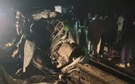 भरधाव कार कंटेनरवर आदळली; ३ महिलांसह ५ जण ठार : इथे घडली धक्कादायक घटना 