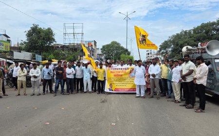 पुण्याच्या इंदापुरात धनगर समाज बांधवांचा रास्ता रोको, एसटी प्रवर्गातून आरक्षण देण्याची मागणी