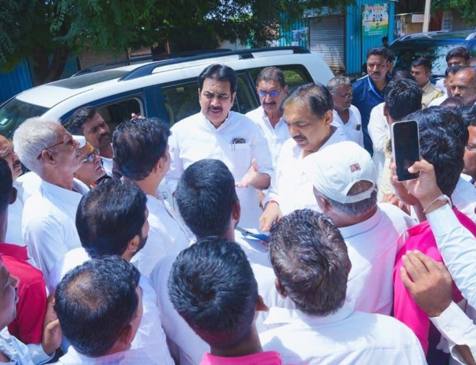 सीना आणि भीमा खोऱ्यातील पूरस्थितीची जयंत पाटील हर्षवर्धन पाटलांकडून पाहणी