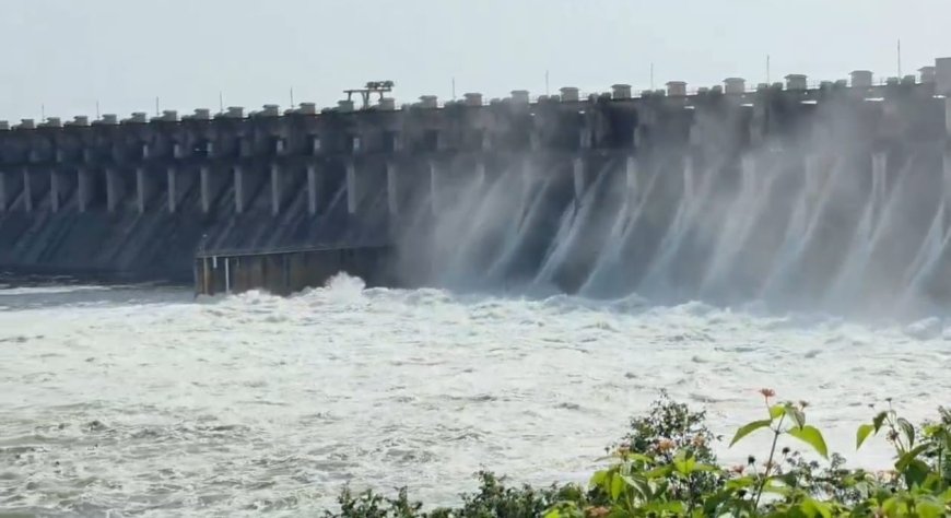 उजनी 108 टक्क्याहून अधिक भरली ! उजनीतून भीमा पात्रात 25 हजार क्युसेकने विसर्ग सुरू