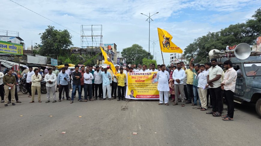 पुण्याच्या इंदापुरात धनगर समाज बांधवांचा रास्ता रोको, एसटी प्रवर्गातून आरक्षण देण्याची मागणी