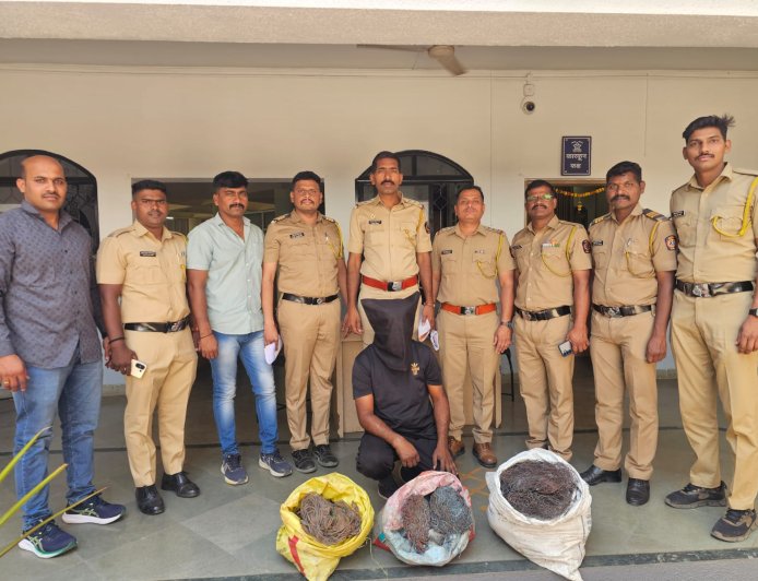 तो चोरी केलेलं साहित्य खरेदी करायचा ; बारामती पोलिसांनी केला गजाआड