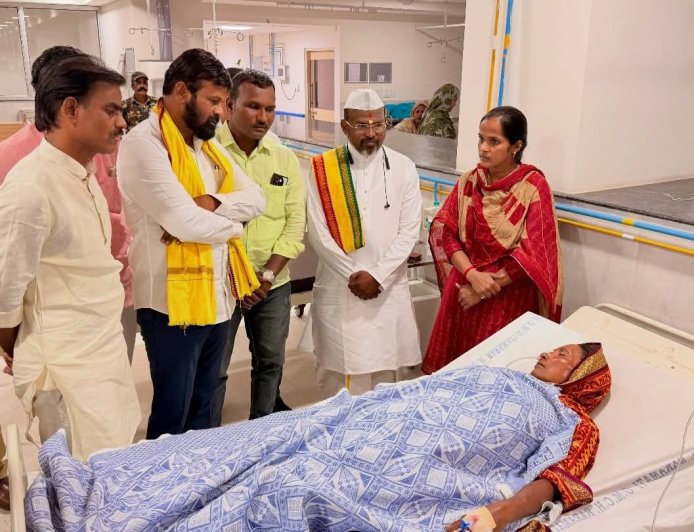 Baramati News: मानवतेला काळीमा, बारामतील मेंढपाळ कुटुंबावर भ्याड हल्ला ! 7 नराधमांनी केला विनयभंग ; लक्ष्मण हाकेंनी घेतली पीडित कुटुंबाची भेट