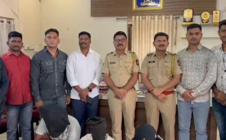 हॅलो,मालक टेम्पोला अपघात ; सहा  लाखांचं खोबरं पळवलं ! दौंड पोलिसांनी चौकशी करताच समोर आलं भलतचं प्रकरण