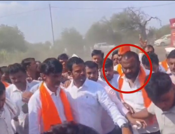 जरांगे पाटलांना समर्थन दर्शवण्यासाठी गेलेल्या मराठा सेवकांच्या कारला बीडमध्ये अपघात " रामचंद्र जमदाडेंच्या अपघाती मृत्यूने इंदापूर तालुका हळहळला" शोकाकुल वातावरणात पार पडले अंत्यसंस्कार